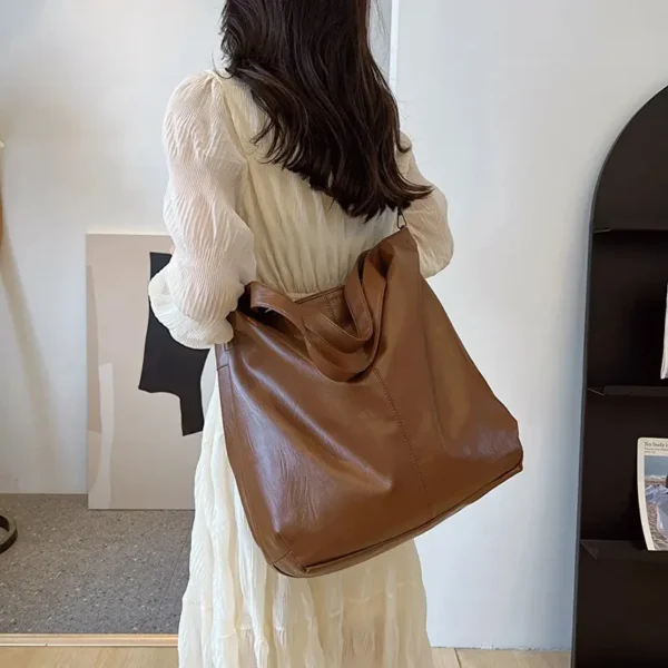 Grand sac à main rétro pratique
