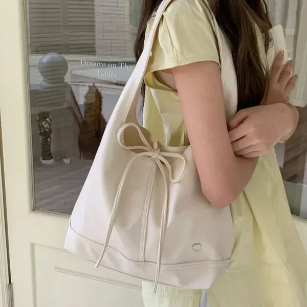 Sac à main blanc élégant pratique