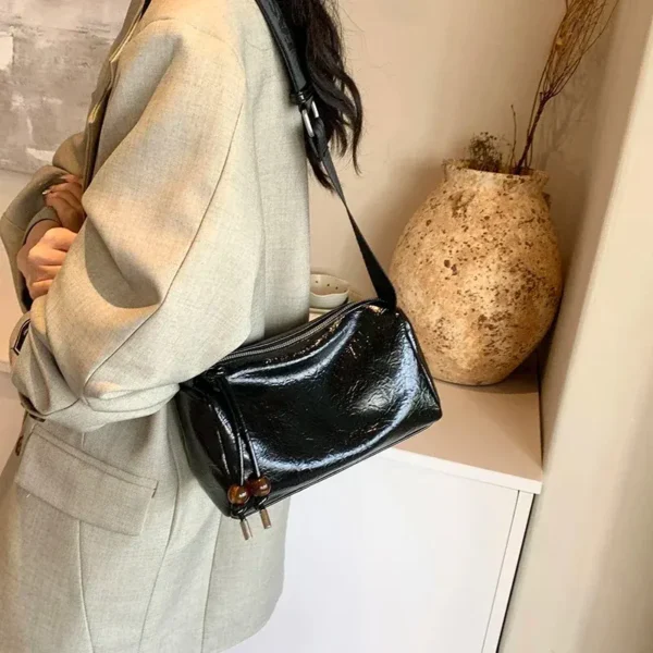 Sac à main doré brillant élégante