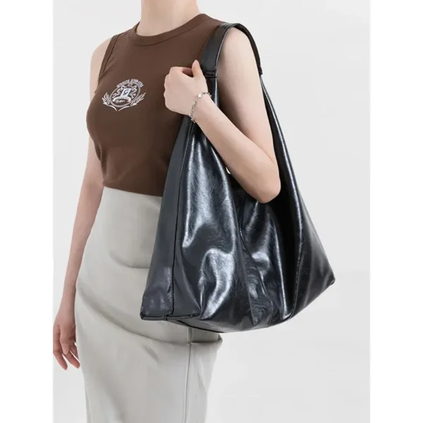 Sac à main femme grand format brillant noir tendance