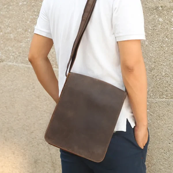 Sac à main homme en cuir pratique