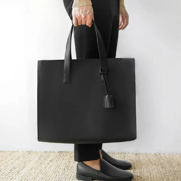 Sac à main homme en cuir vintage noir élégant