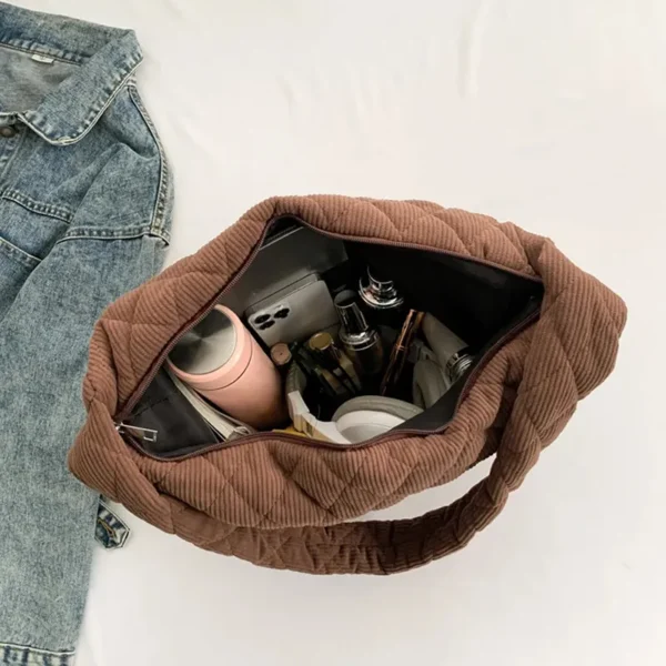 Sac à main vert en velours côtelé pratique