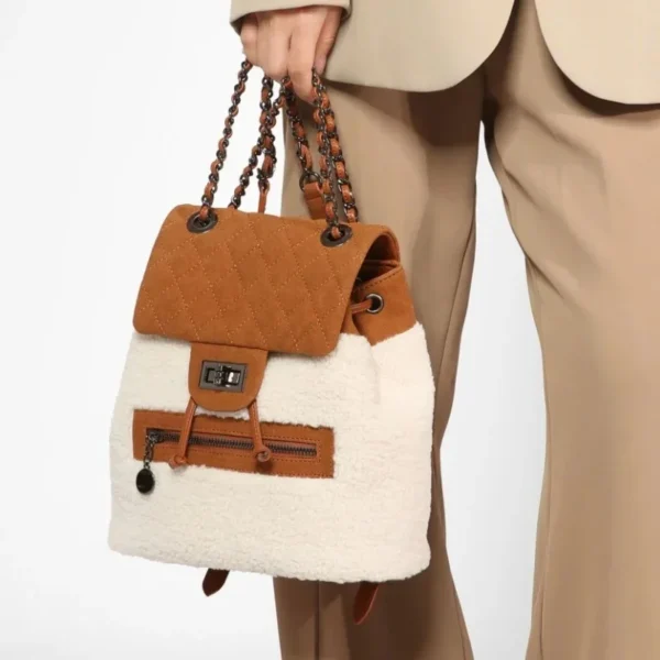 Sac à dos à main en peluche presentation