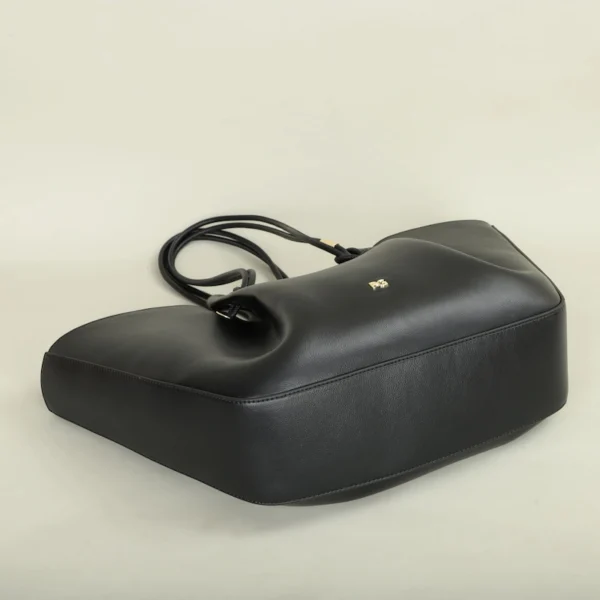 Sac à main chic grand format épuré